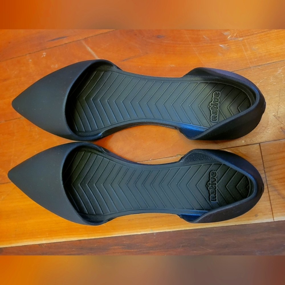 Brand new Audrey Native flats in black size 11